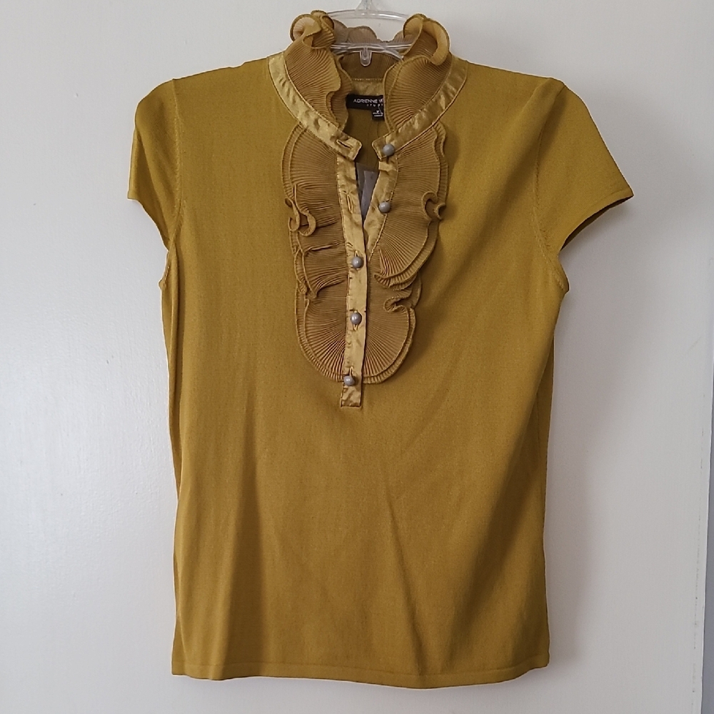 NWT Adrienne Vittadini Ruffled Top M